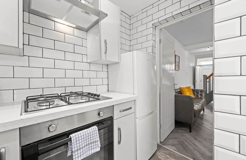 Briercliffe Maison | Modern Home: Heart Of Harle Syke