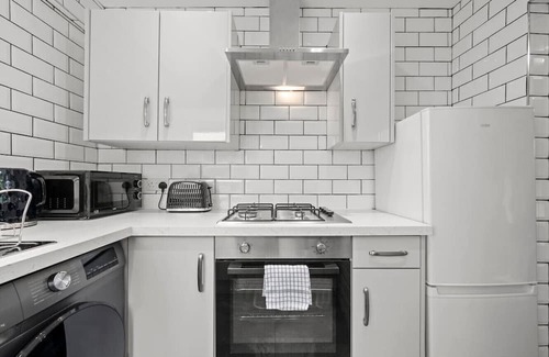 Briercliffe Maison | Modern Home: Heart Of Harle Syke