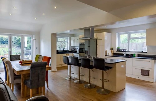 Moseley Maison | Spacious 4BR Home in Moseley Village, near City Centre