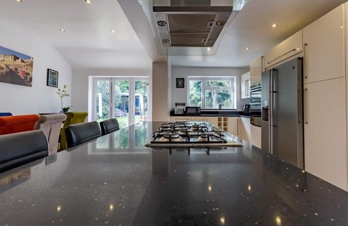Moseley Maison | Spacious 4BR Home in Moseley Village, near City Centre