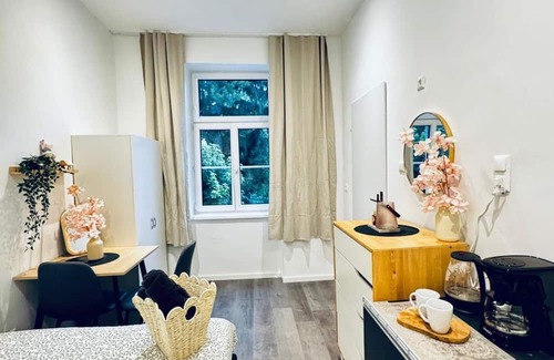 Klosterneuburg Appartement | Practical Studio Stay with Kitchen, Laundry & Great Location