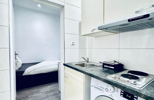 Klosterneuburg Appartement | Practical Studio Stay with Kitchen, Laundry & Great Location
