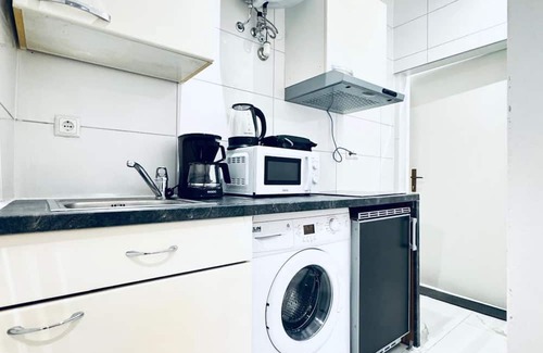 Klosterneuburg Appartement | Affordable Studio with Kitchen & Private Bath – Central Location