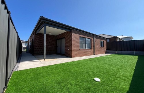 Kalkallo Maison | Perfect Family Home w Garage Near Parks & Donnybrook