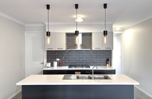 Kalkallo Maison | Perfect Family Home w Garage Near Parks & Donnybrook