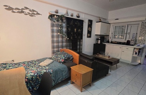 Egkomi Appartement | Stylish studio flat with outdoor 5 min to everything in engomi