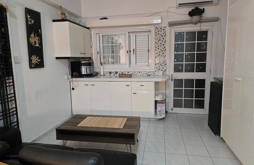 Egkomi Appartement | Stylish studio flat with outdoor 5 min to everything in engomi