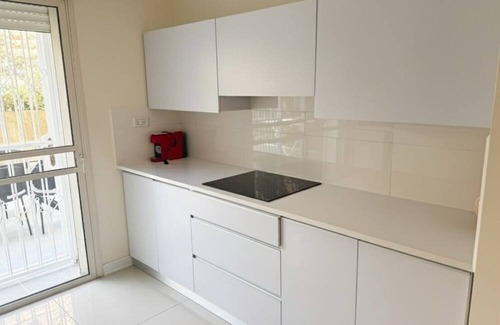 Katamon Appartement | Beautiful 3-bedroom with Outdoor Space in Old Katamon