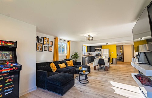 Summerlee Maison | The SunHaus#HotTub#FirePIt#Arcade#Pet Friendly#