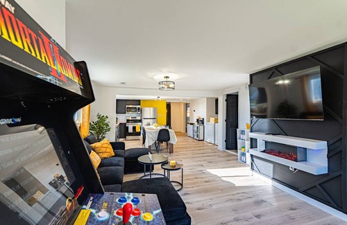 Summerlee Maison | The SunHaus#HotTub#FirePIt#Arcade#Pet Friendly#