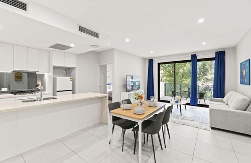 Macgregor Appartement | Modern Retreat 2 Ensuite Bedrooms + Walk to Shops
