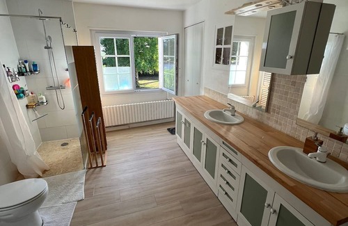 Rebais Villa | 13-bed gîte with swimming pool - weekends, parties, cousinades (77)