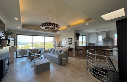 North Curl Curl Maison | Stunning beach house overlooking North Curl Curl beach
