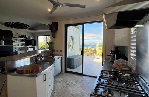 North Curl Curl Maison | Stunning beach house overlooking North Curl Curl beach