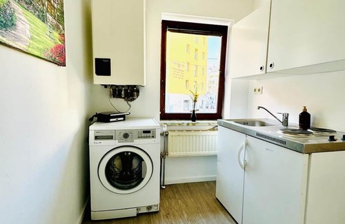 Grinzing Appartement | Comfortable Stay Shared Apart 10 Mins to FAC Platz