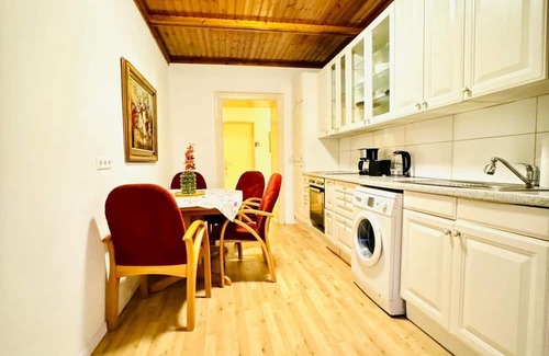 Grinzing Appartement | Lovely Room in Shared Apart | 10 Min to FAC Platz
