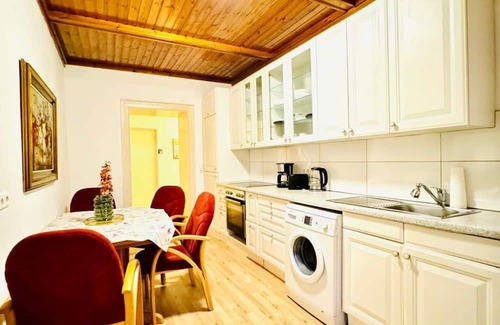 Grinzing Appartement | Lovely Room in Shared Apart | 10 Min to FAC Platz