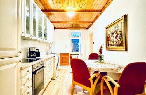 Grinzing Appartement | Lovely Room in Shared Apart | 10 Min to FAC Platz