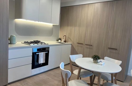Glen Waverley Appartement | Cosy Modern 2 beds 1 bath apartment @ Skygarden * View * Pool * Free Parking