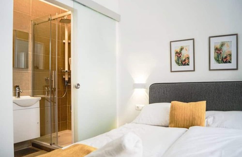 Mariahilf Hôtel | Shopping Paradise 9BR Complex Ideal for 22 People