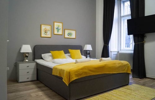 Mariahilf Hôtel | Shopping Paradise 9BR Complex Ideal for 23 People