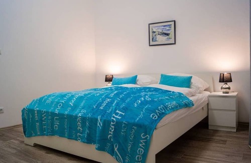Mariahilf Hôtel | Shopping Paradise 9BR Complex Ideal for 23 People