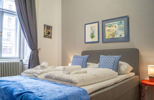 Mariahilf Hôtel | Shopping Paradise 9BR Complex Ideal for 23 People