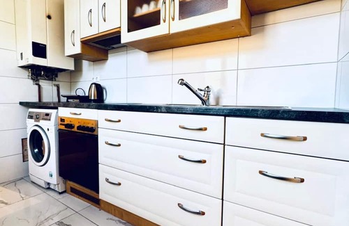 Liesing Appartement | Convenient Room in Shared Apt | Walk to Kaufpark