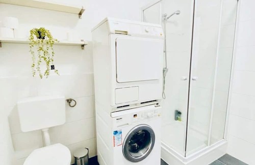Himmelpfortgrund Appartement | Comfortable Room by Währinger Park, Shared Apt