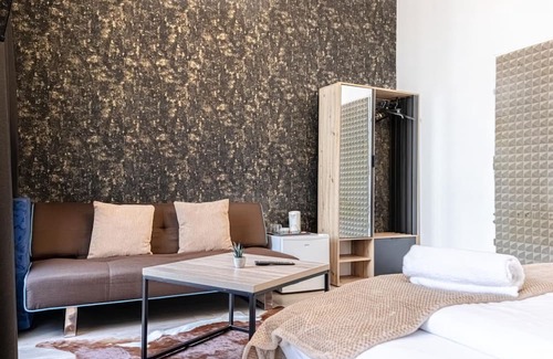 Mariahilf Hôtel | Cozy Hotel Room with View | Mariahilferstr
