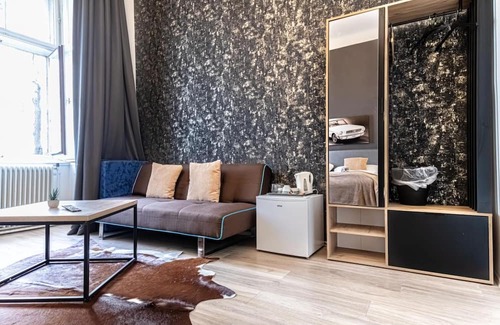 Mariahilf Hôtel | Cozy Hotel Room with View | Mariahilferstr