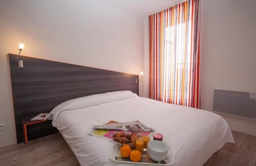 Chevilly-Larue Hôtel | Charming Apartment w/Kitchenette Steps from Vibrant Market & Metro