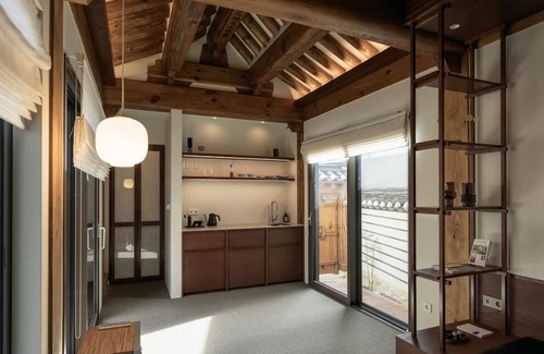 Seochon Maison | Seoul Premium Hanok Stay, Seochonbyuldang-5minites away, subway Gyeongbokgung