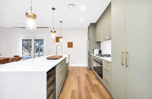 Cooma Maison | Newly renovated 4 bed, 3 bath retreat with lux stone fireplace & cook’s kitchen
