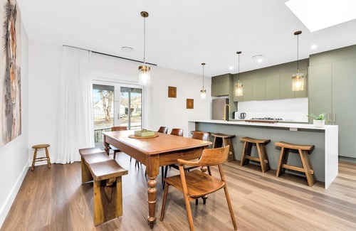 Cooma Maison | Newly renovated 4 bed, 3 bath retreat with lux stone fireplace & cook’s kitchen