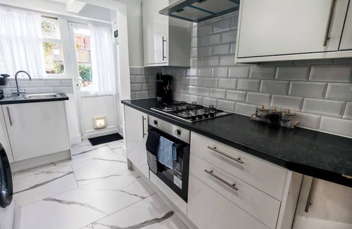 Seven Kings Maison | 6 en-suite Rooms all king beds