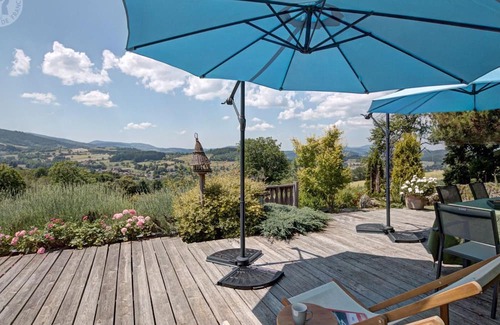 Saint-Jean-la-Vetre Cottage | Charming Cottage with Sauna and WiFi