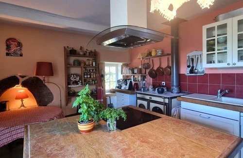 Saint-Jean-la-Vetre Cottage | Charming Cottage with Sauna and WiFi