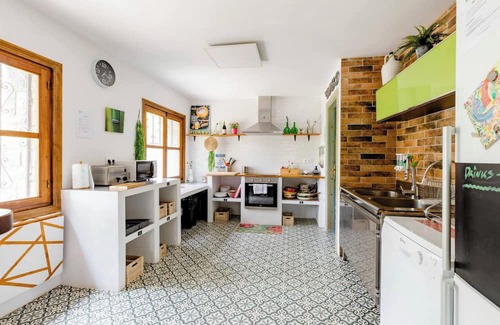 Oros Bajo Cottage | Ideal house for families 13 pax Large garden, barbecue, parking and children's area!