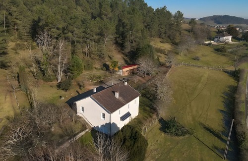 Agonac Maison | Holiday Home 'Puy De Pinou' with Private Garden and Wi-Fi