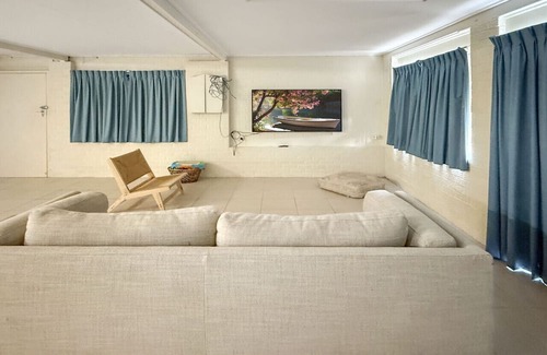 Kenmore Maison | Spacious Family Retreat with Pool/Pet friendly
