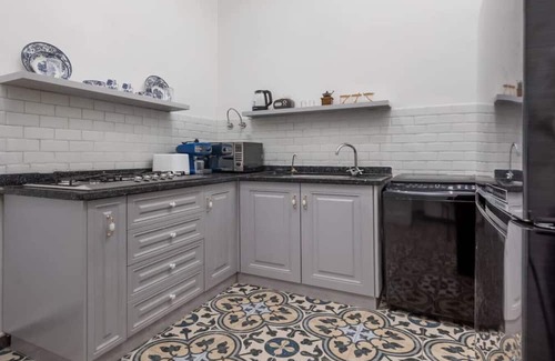 Downtown Cairo Appartement | `Downtown Sunny Hideaway: Vintage, 7 Balconies`