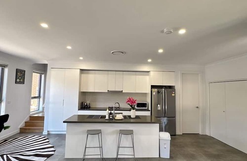 Burwood Maison | 3 bedrooms house in Burwood
