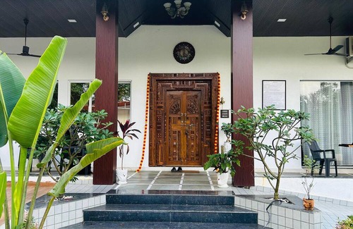 Amarnath Villa | Romantic Jacuzzi Villa By RKS - The Studio Farm