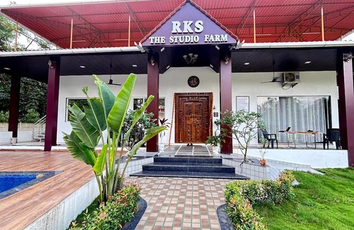 Amarnath Villa | Romantic Jacuzzi Villa By RKS - The Studio Farm