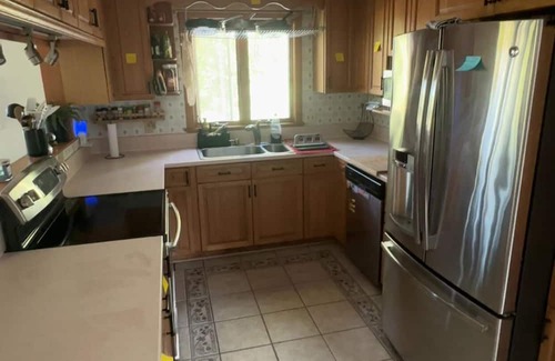 Springfield Maison | Spacious 4-bedroom house in charming Springfield with AC, fitness room