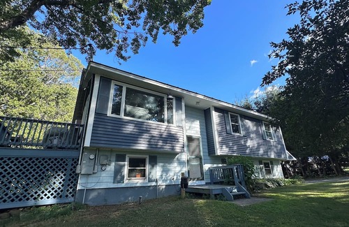 Springfield Maison | Spacious 4-bedroom house in charming Springfield with AC, fitness room