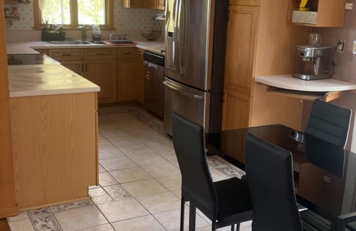 Springfield Maison | Spacious 4-bedroom house in charming Springfield with AC, fitness room