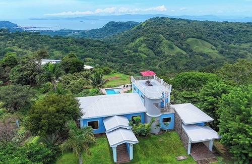 Caldera Villa | Perfect getaway from the airport to the Pacific coast and Guanacaste region.