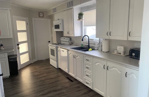 Lewisporte Maison | Bernice Mae’s Ocean View